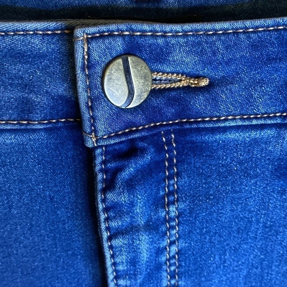 Jones New York Madison Pencil Medium Wash Stretch Jean Skirt Size 10 - Picture 7 of 12